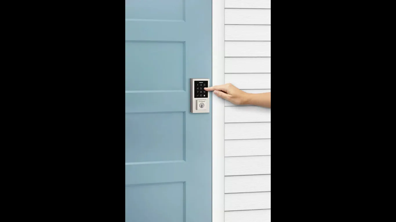 270 Smart Lock Touchscreen in Black