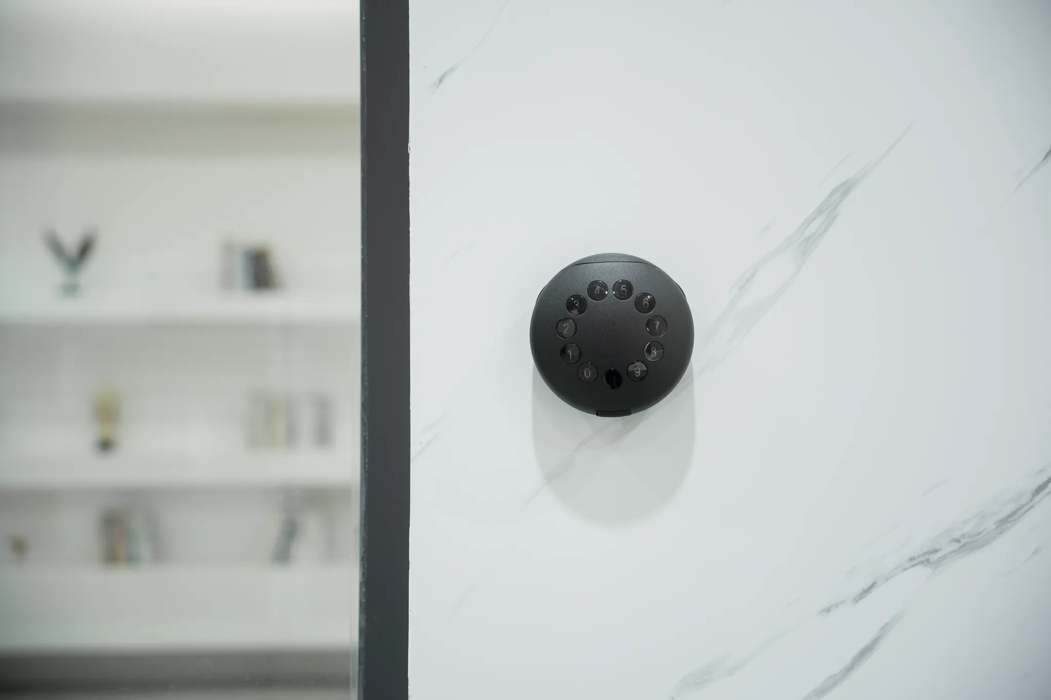 Omconnect SOLO: Smart Digital Wall Mount Lock Box