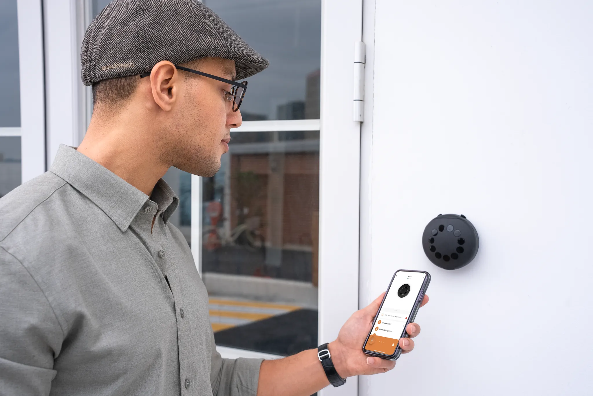 Omconnect SOLO: Smart Digital Wall Mount Lock Box